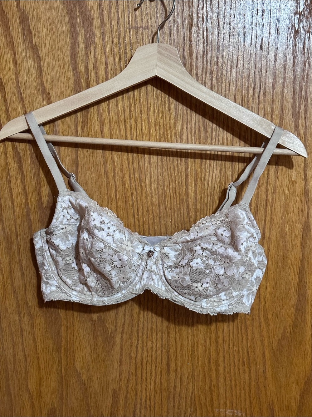 Victoria's Secret Lace Underwire Bra in Light Beige unlined Demi sz 36D
